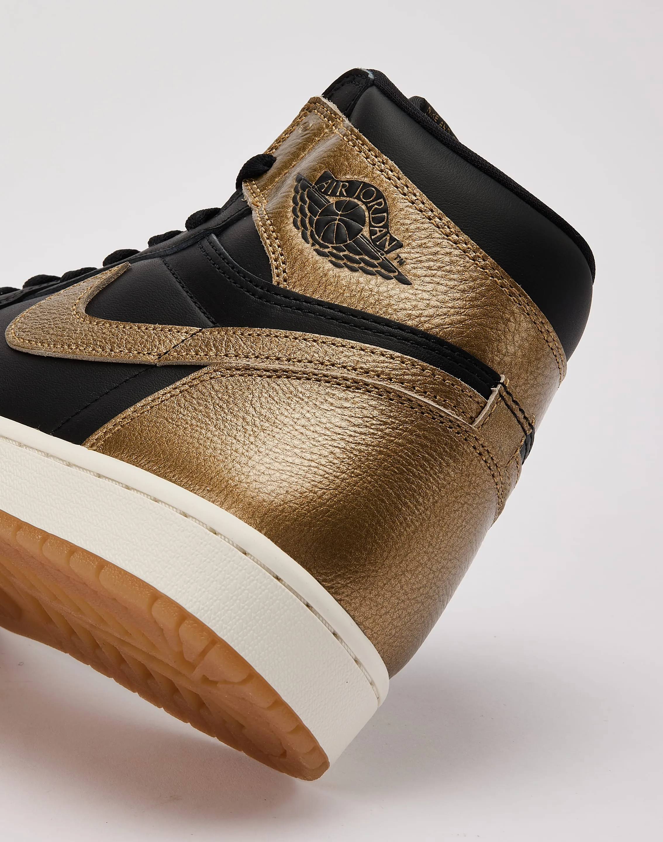 Jordan Air Jordan 1 Retro High OG 'Black And Gold'